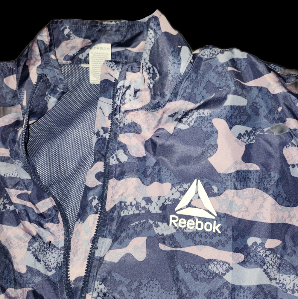 (3/$25) Reebok Lilac Camoflauge Pullover - Picture 5 of 6